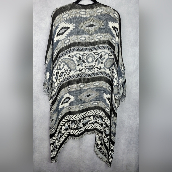 ZIZZI Black & White Southwest Boho Aztec Pattern Kimono Small /Medium - Picture 2 of 6